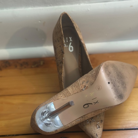 Brown heels 4” inch long. - Picture 2 of 3